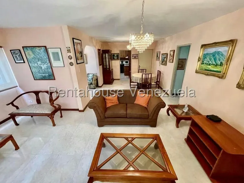 Apartamento (1 Nivel) en Alquiler en Los Palos Grandes, Distrito Metropolitano - 9