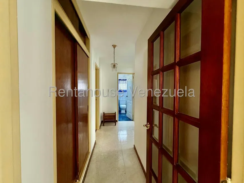 Apartamento (1 Nivel) en Alquiler en Los Palos Grandes, Distrito Metropolitano - 10