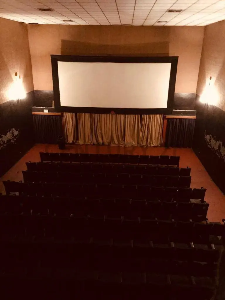 En Venta Local con 3 salas de Cine - 6