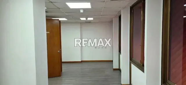 Se Alquila Oficina en Chuao - 10