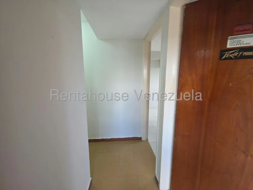 Apartamento (1 Nivel) en Alquiler en El Parque, Lara - 16