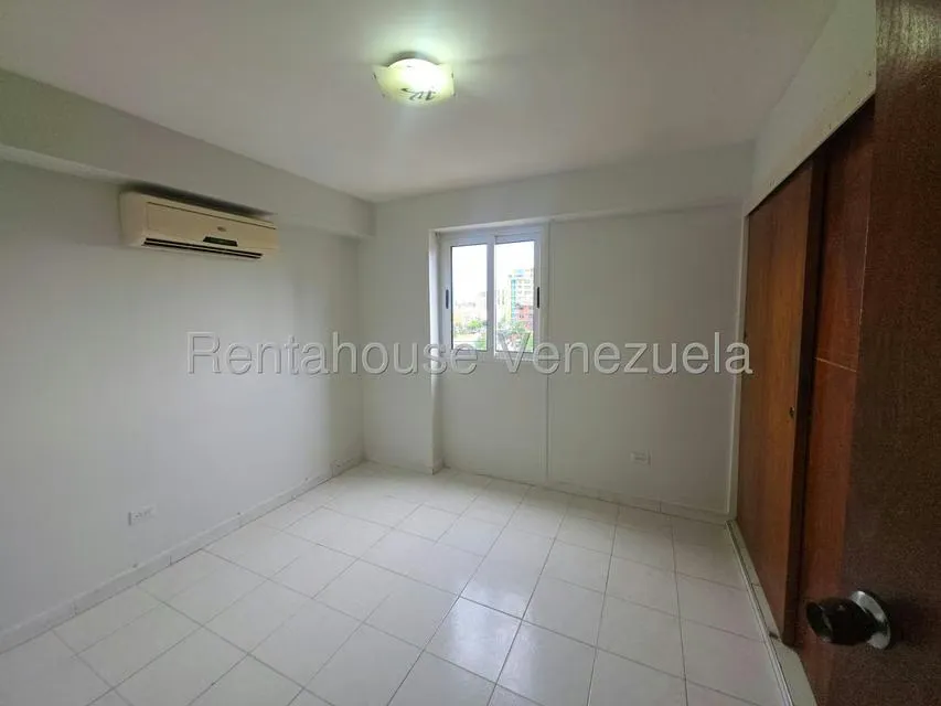 Apartamento (1 Nivel) en Alquiler en El Parque, Lara - 10