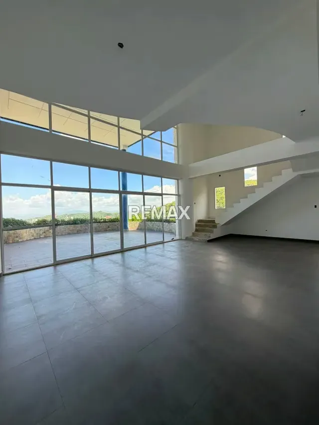 En venta exclusivo PH en El Parral Resd. Asaad Garden Valencia - 2