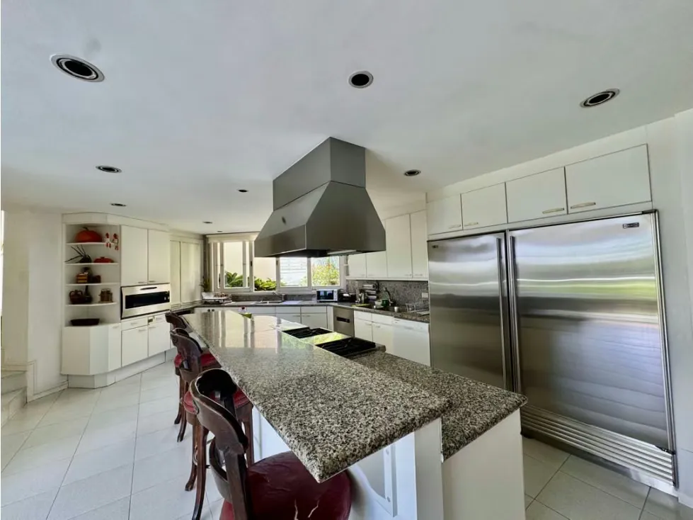 Se vende casa 1.100m2 5h+2s+2ch/10b/10p Cerro Verde - 18