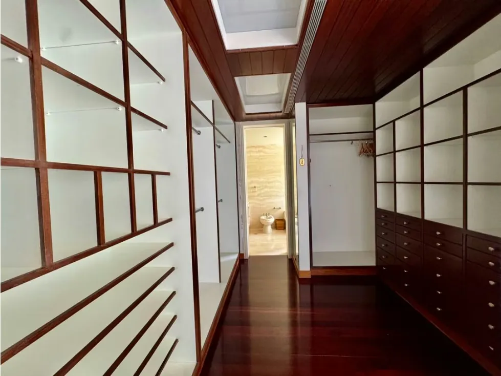 Se vende casa 1.100m2 5h+2s+2ch/10b/10p Cerro Verde - 45
