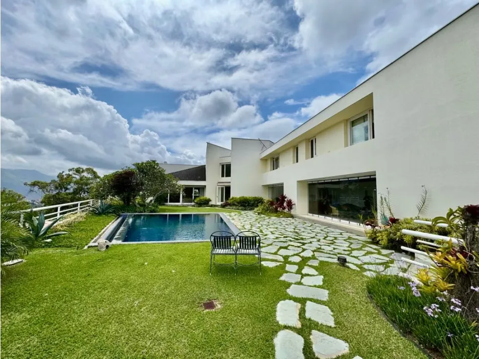 Se vende casa 1.100m2 5h+2s+2ch/10b/10p Cerro Verde - 52