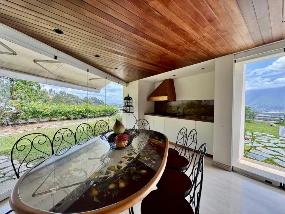 Se vende casa 1.100m2 5h+2s+2ch/10b/10p Cerro Verde - 8