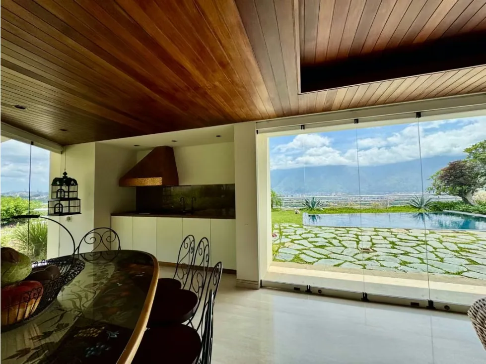 Se vende casa 1.100m2 5h+2s+2ch/10b/10p Cerro Verde - 9
