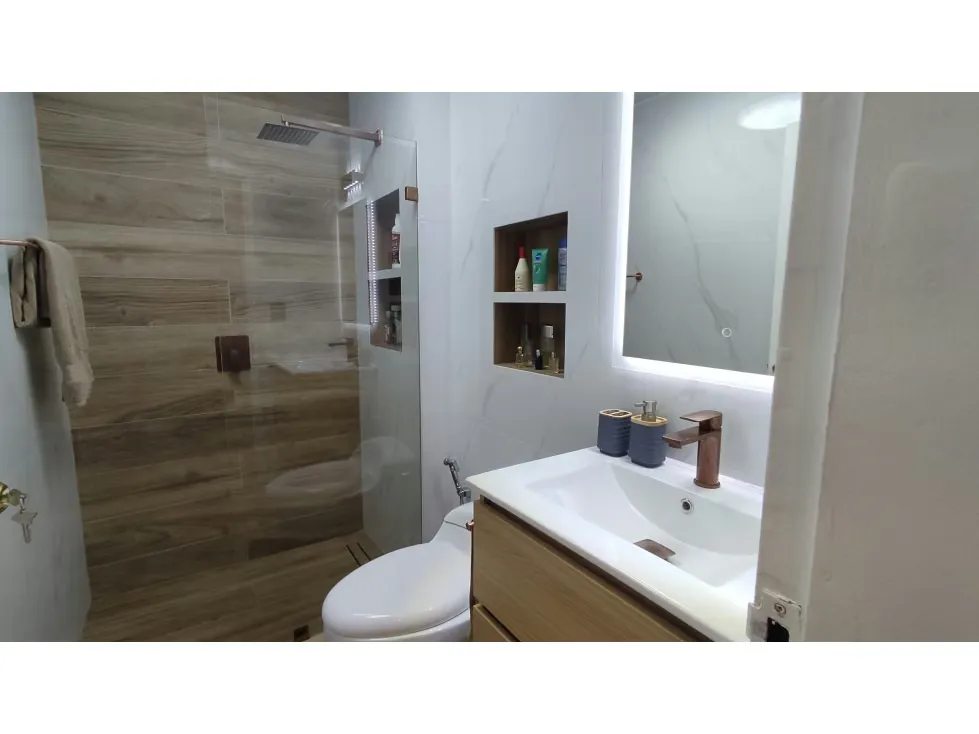 COLINAS DE LA TAHONA PB 284 M2, 4 HAB, 3 1/2 BAÑOS y 2 P/E - 25