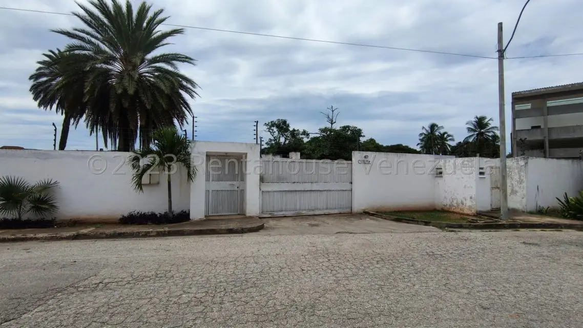 Casa (Multipes Niveles) en Venta en Playa el Angel, Nueva Esparta - 2