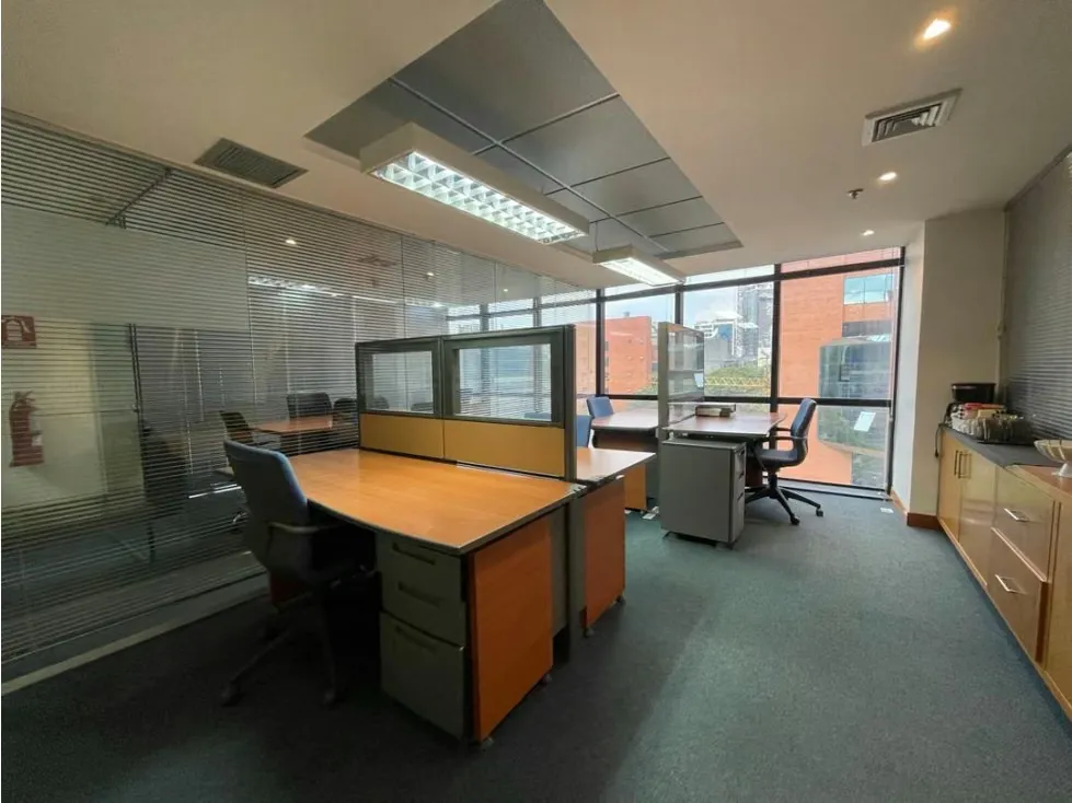 Se vende oficina 327m² 3b+6e Las Mercedes - 4