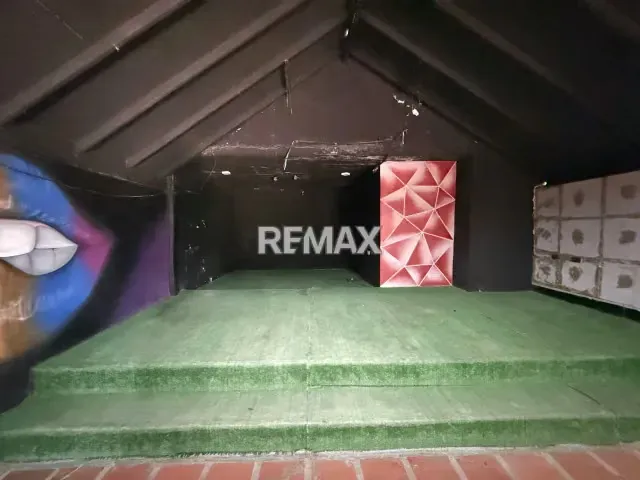 En venta local comercial. Av Ollarvides - 3