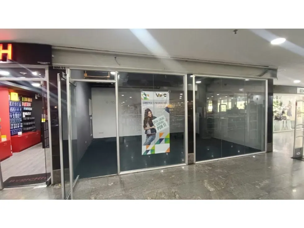 Se alquila local comercial 30m2 Colinas de Valle Arriba 4625