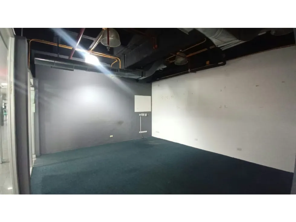 Se alquila local comercial 30m2 Colinas de Valle Arriba 4625 - 6