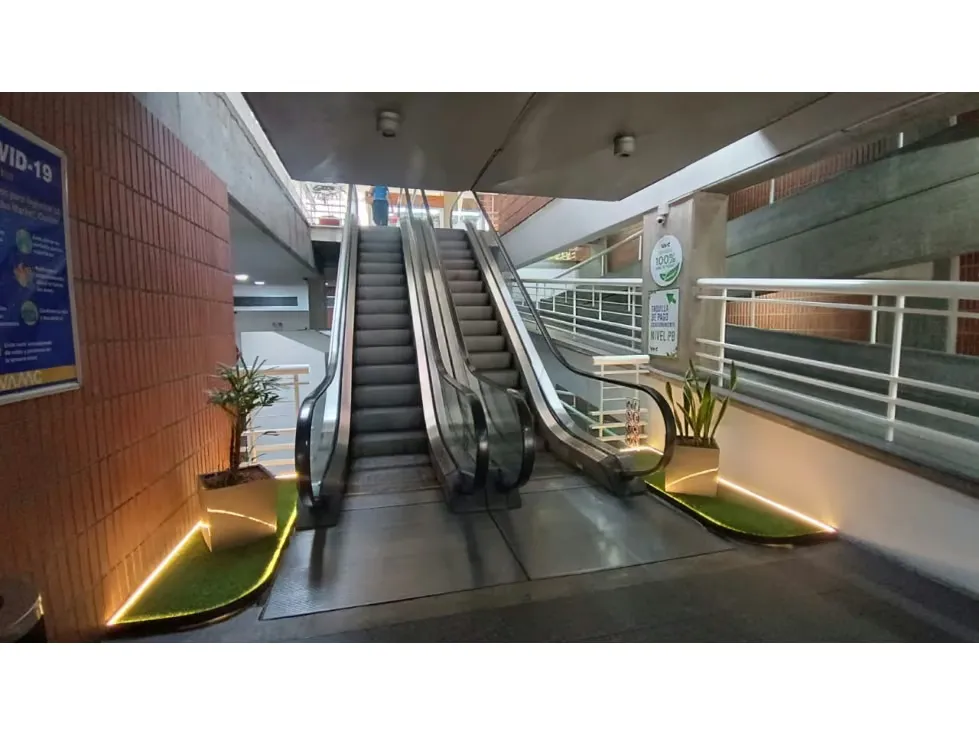 Se alquila local comercial 30m2 Colinas de Valle Arriba 4625 - 9