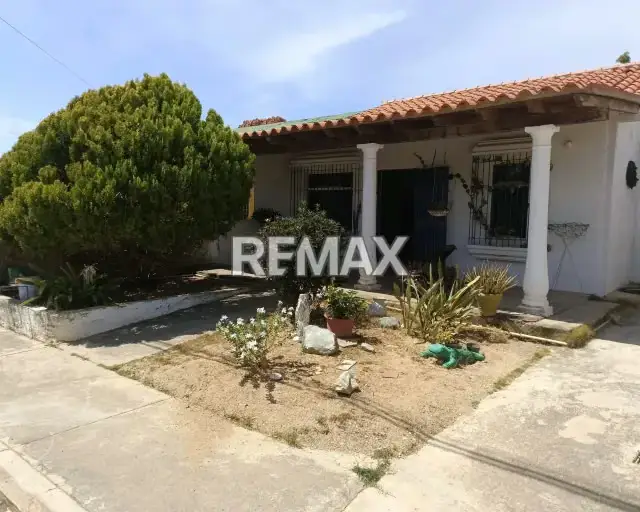 CASA FAMILIAR DE UNA SOLA PLANTA EN LA URBANIZACION VILLA COLONIAL