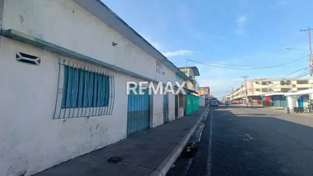 En el Palito de Acarigua, tengo un Terreno-Local para TI. - 2
