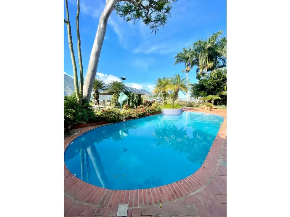 Vendo casa c/ vista 1844m2 Lomas del Mirador 3601