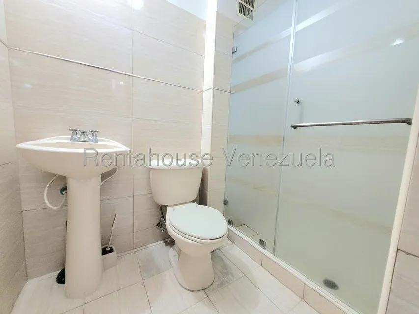 Apartamento (1 Nivel) en Alquiler en Ciudad Roca, Lara - 9