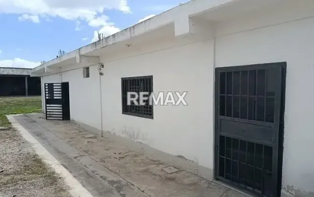 Local C , en alquiler km 11 Av Florencio Jimenez - 6