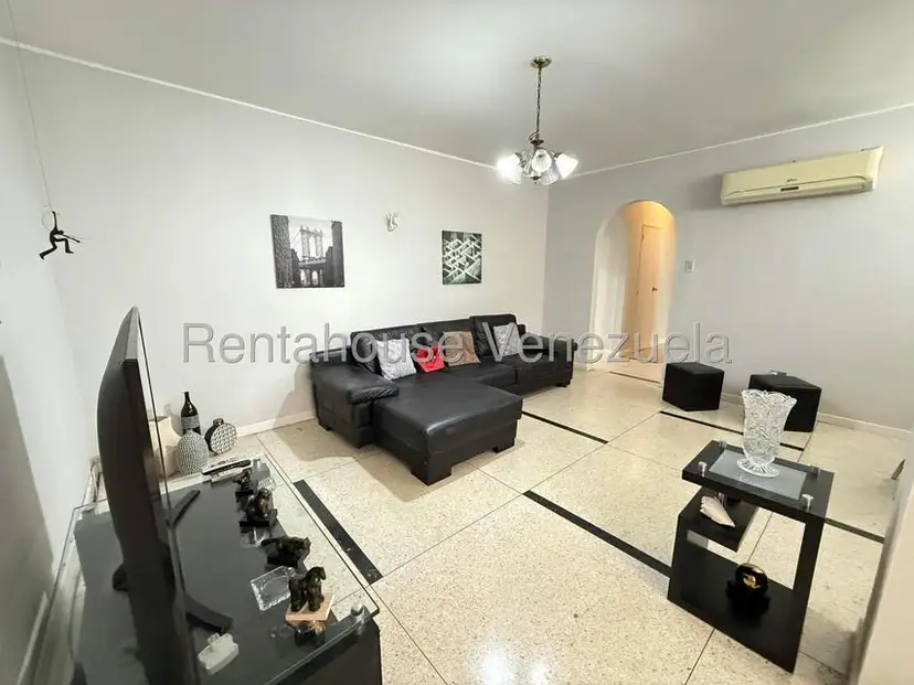 Apartamento (1 Nivel) en Alquiler en Los Palos Grandes, Distrito Metropolitano