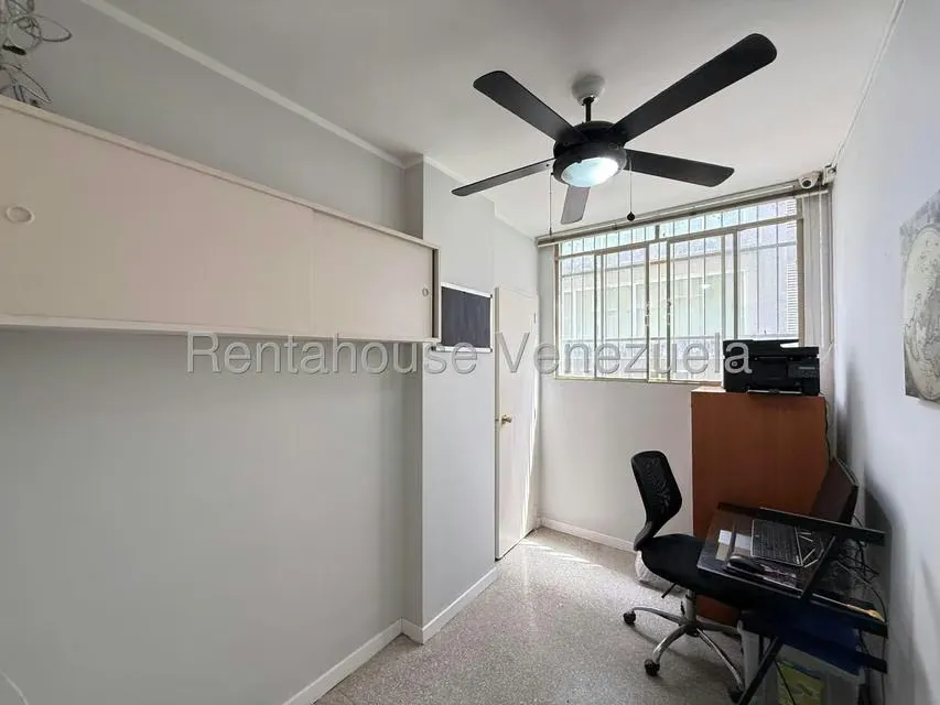Apartamento (1 Nivel) en Alquiler en Los Palos Grandes, Distrito Metropolitano - 13