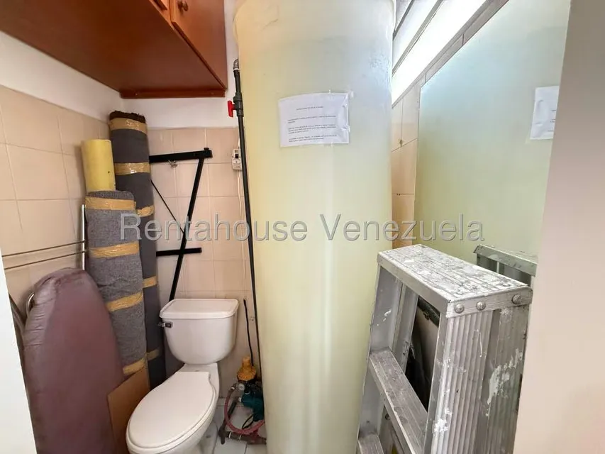 Apartamento (1 Nivel) en Alquiler en Los Palos Grandes, Distrito Metropolitano - 14