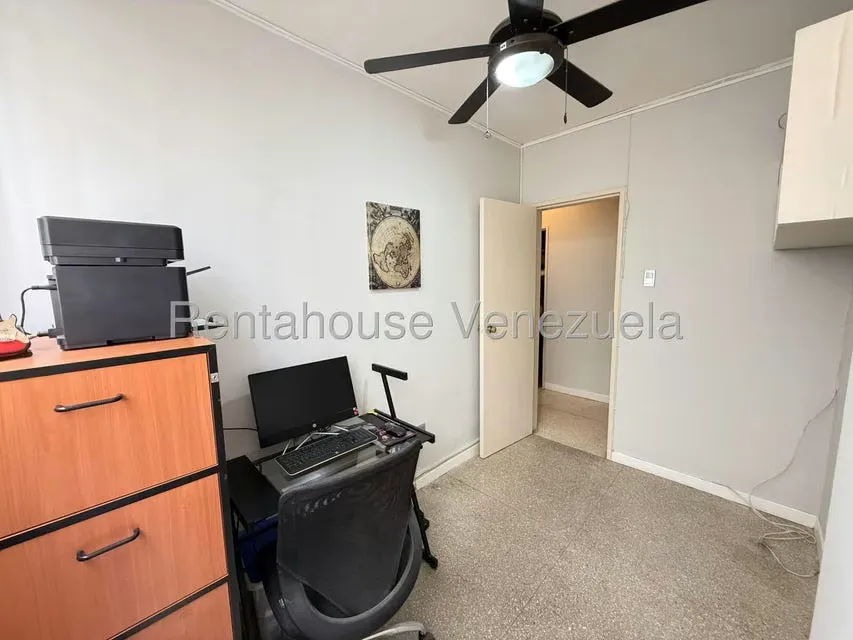 Apartamento (1 Nivel) en Alquiler en Los Palos Grandes, Distrito Metropolitano - 15