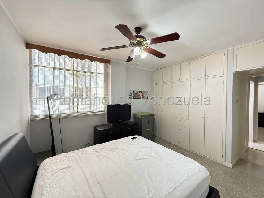 Apartamento (1 Nivel) en Alquiler en Los Palos Grandes, Distrito Metropolitano - 9