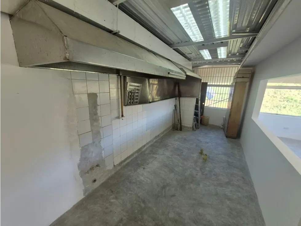 Local Comercial en venta en Los Samanes - 18