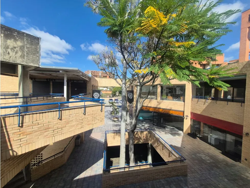 Local Comercial en venta en Los Samanes - 2