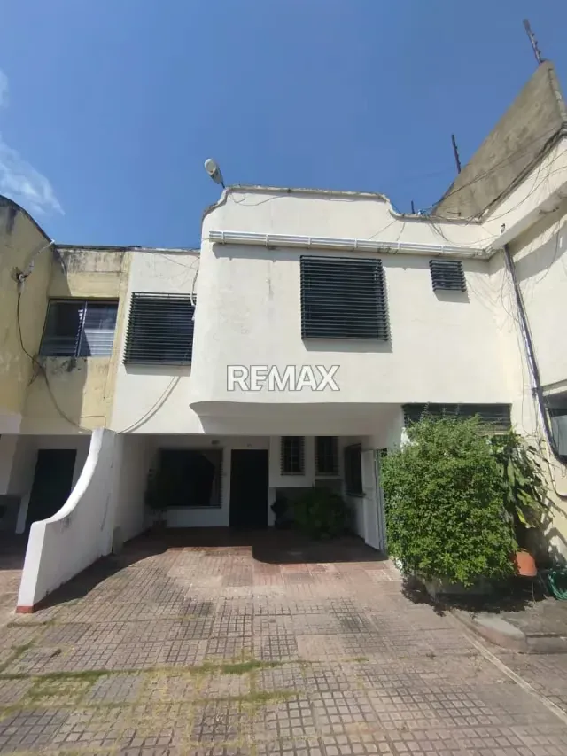 SE VENDE HERMOSA CASA, UBICADA EN EL SECTOR LAS ACACIAS