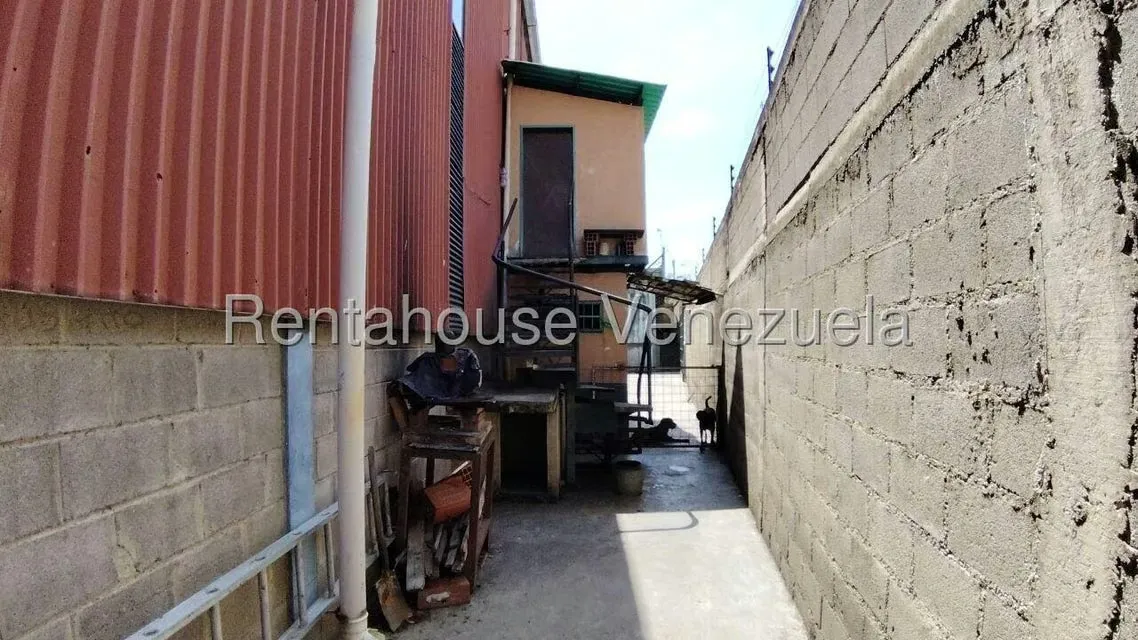 Terreno (Industrial) en Venta en Centro, Miranda - 24