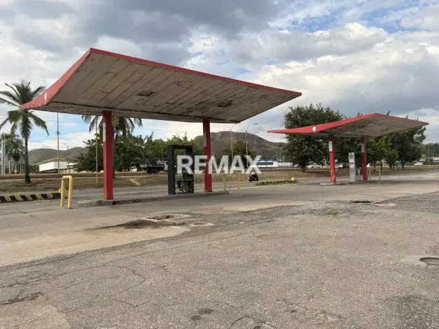 Terreno en venta en Valencia con estación de servicio, permisos vigentes y locales comerciales - 12