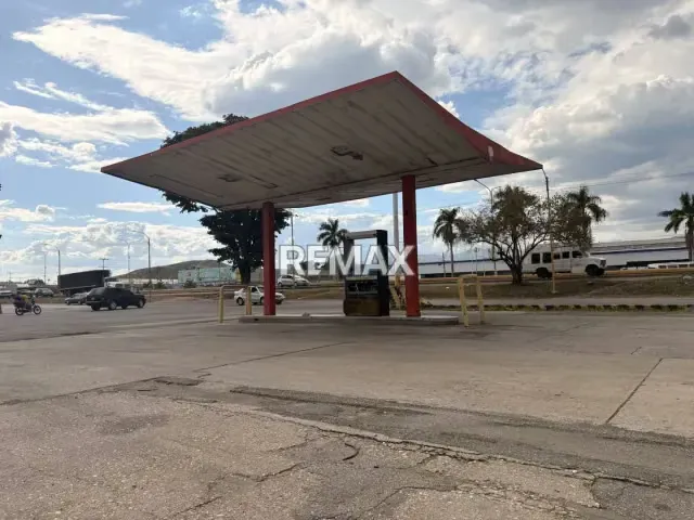 Terreno en venta en Valencia con estación de servicio, permisos vigentes y locales comerciales - 16