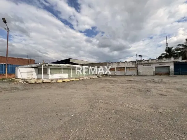 Terreno en venta en Valencia con estación de servicio, permisos vigentes y locales comerciales - 7