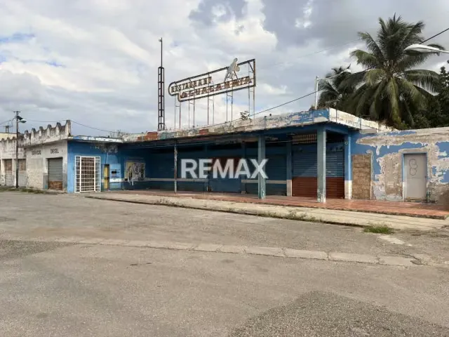 Terreno en venta en Valencia con estación de servicio, permisos vigentes y locales comerciales - 9