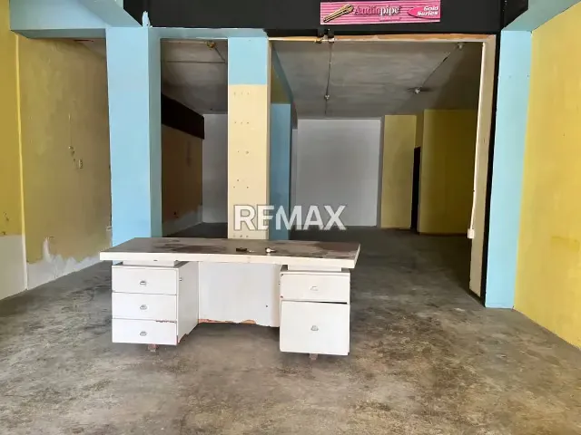 En alquiler local comercial a pie de calle 42 en zona repuestera! - 3