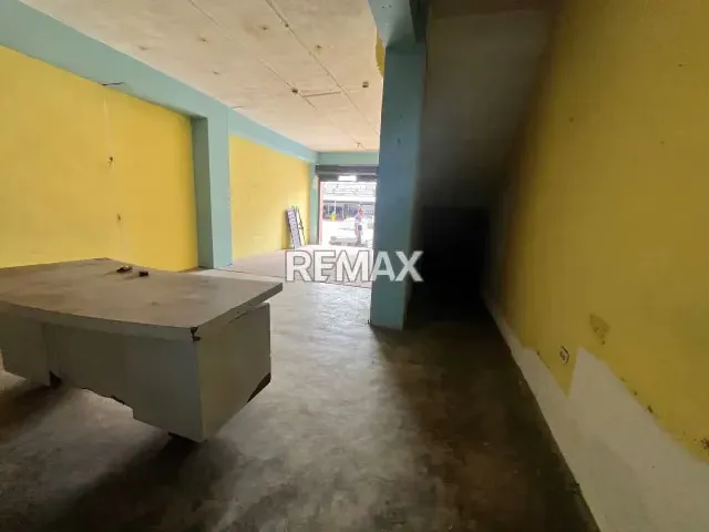 En alquiler local comercial a pie de calle 42 en zona repuestera! - 4