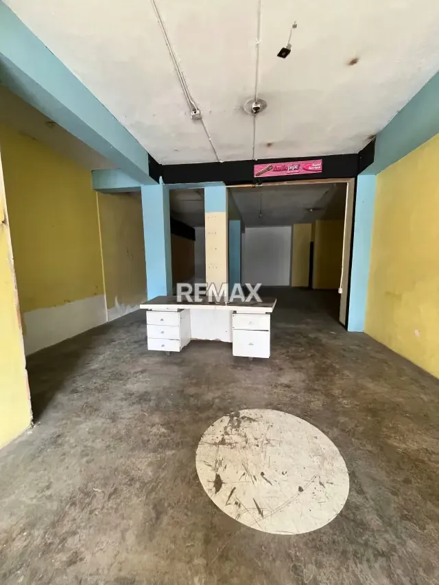 En alquiler local comercial a pie de calle 42 en zona repuestera! - 5