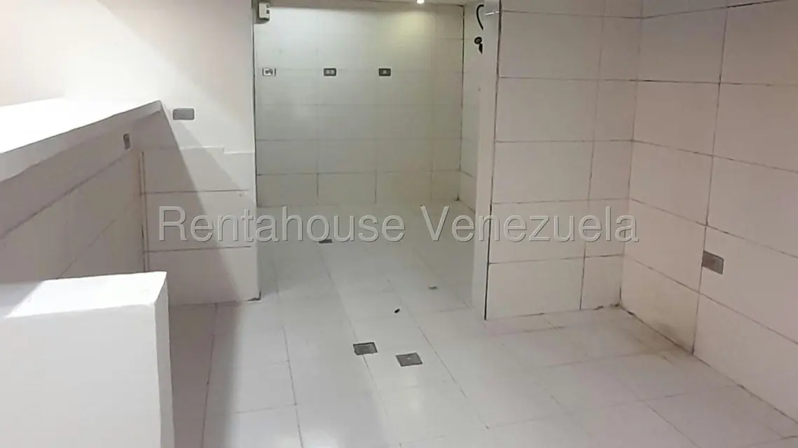 Local Comercial en Venta en Sector San Pedro, Miranda - 16