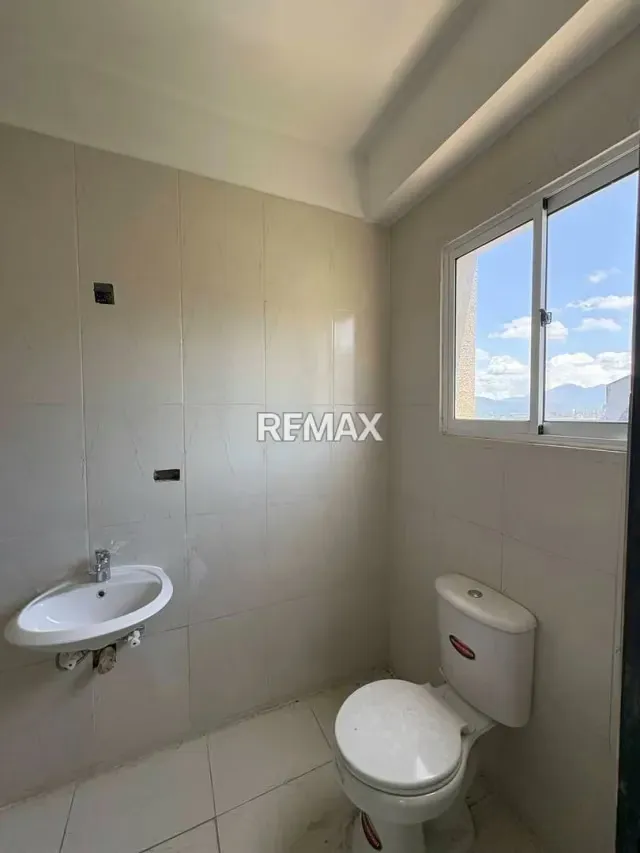 Apartamento 2 hab. La Trigaleña Alta obra blanca Res Roraima Piso 8 - 16