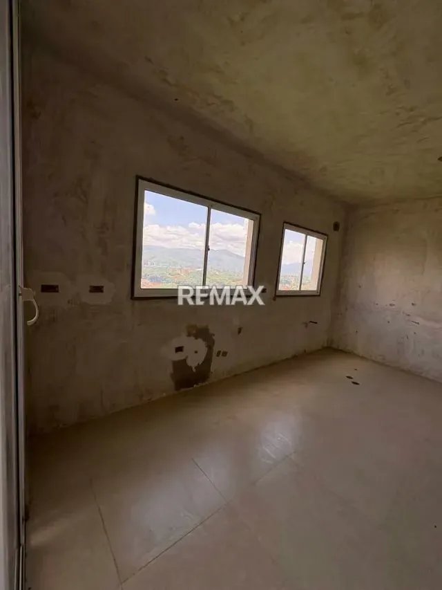 Apartamento 2 hab. La Trigaleña Alta obra blanca Res Roraima Piso 8 - 7