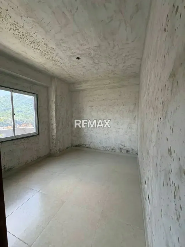 Apartamento 2 hab. La Trigaleña Alta obra blanca Res Roraima Piso 8 - 10