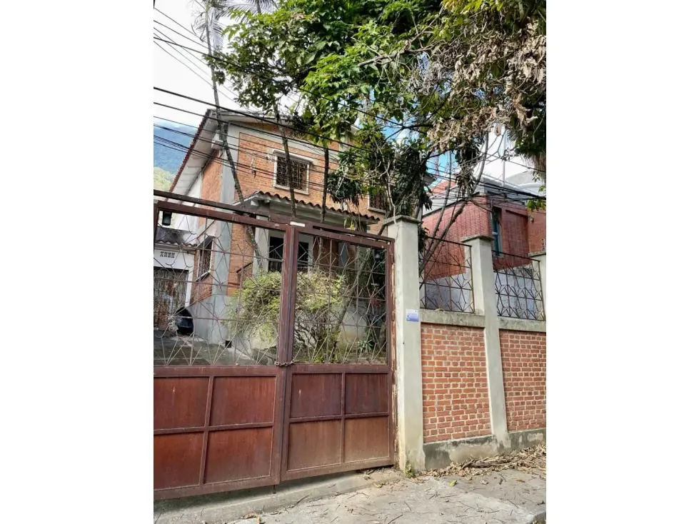 Se vende casa 261m2 Los Palos Grandes 3978 - 2