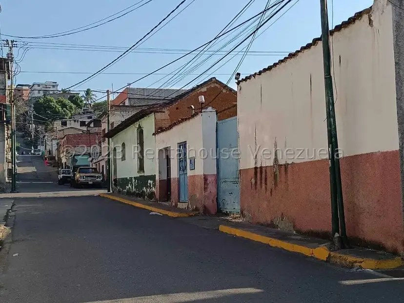 Terreno (Comercial) en Venta en Guarenas, Miranda