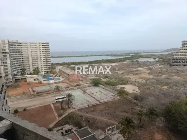 REMODELA Y DISEÑA A TU GUSTO ESTE APARTAMENTO CON VISTA AL MAR - 13