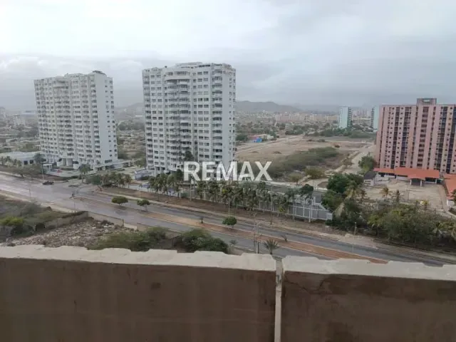 REMODELA Y DISEÑA A TU GUSTO ESTE APARTAMENTO CON VISTA AL MAR - 16