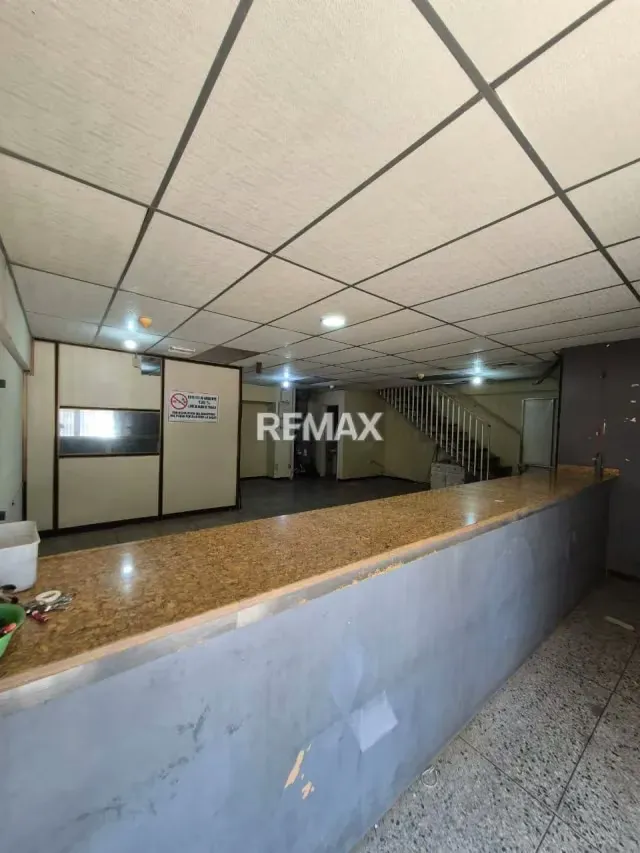 VENDE LOCAL COMERCIAL. EN ESQUINA - 2