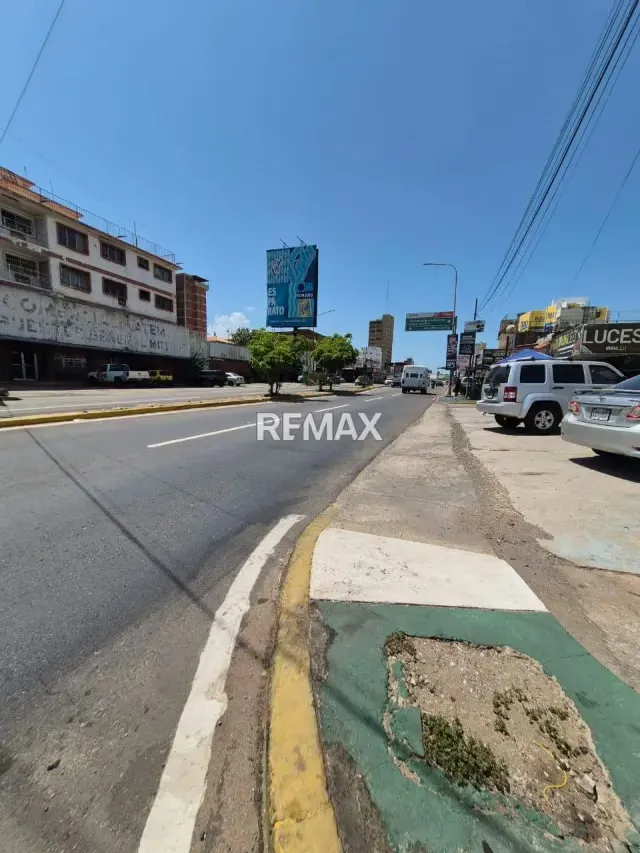 VENDE LOCAL COMERCIAL. EN ESQUINA - 3